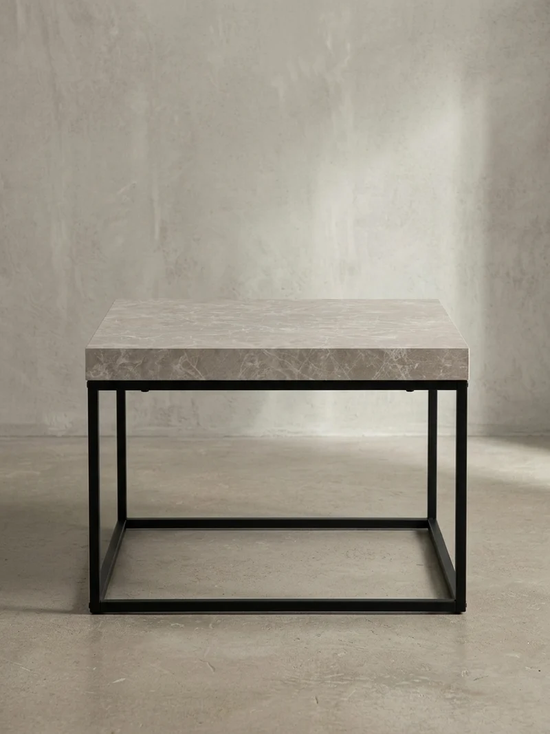 Couchtisch in Stein-Optik mit Metallbeinen im modernen Design