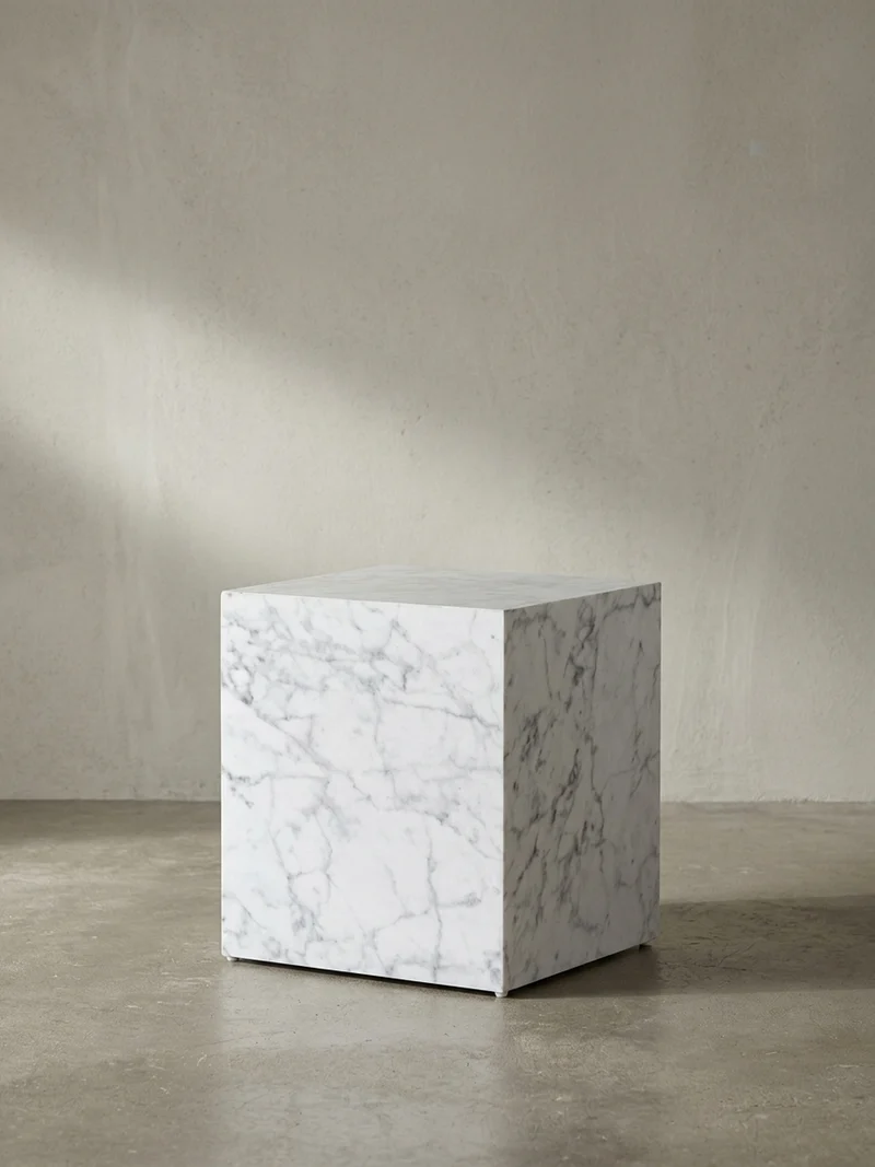 Couchtisch MONOBLOC in Hochglanz mit Marmor-Optik, Würfelform