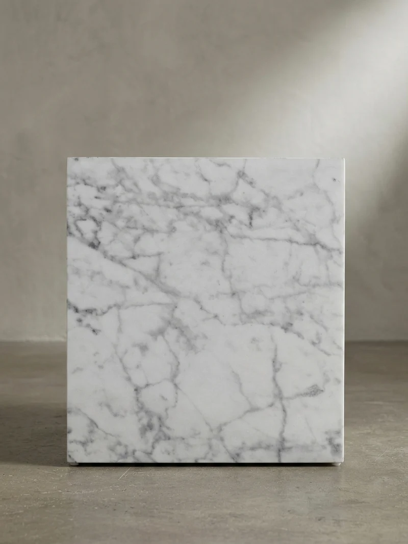 Couchtisch MONOBLOC in Hochglanz mit Marmor-Optik, Würfelform