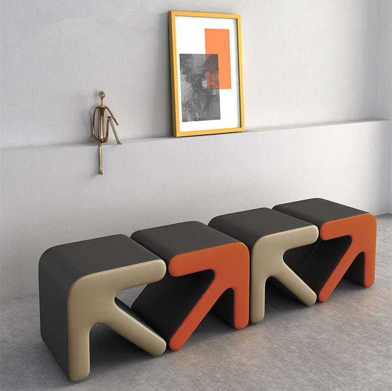 Leichter Luxus-Home-Fußhocker aus weichem PU-Kunstleder im Pfeil-Stil