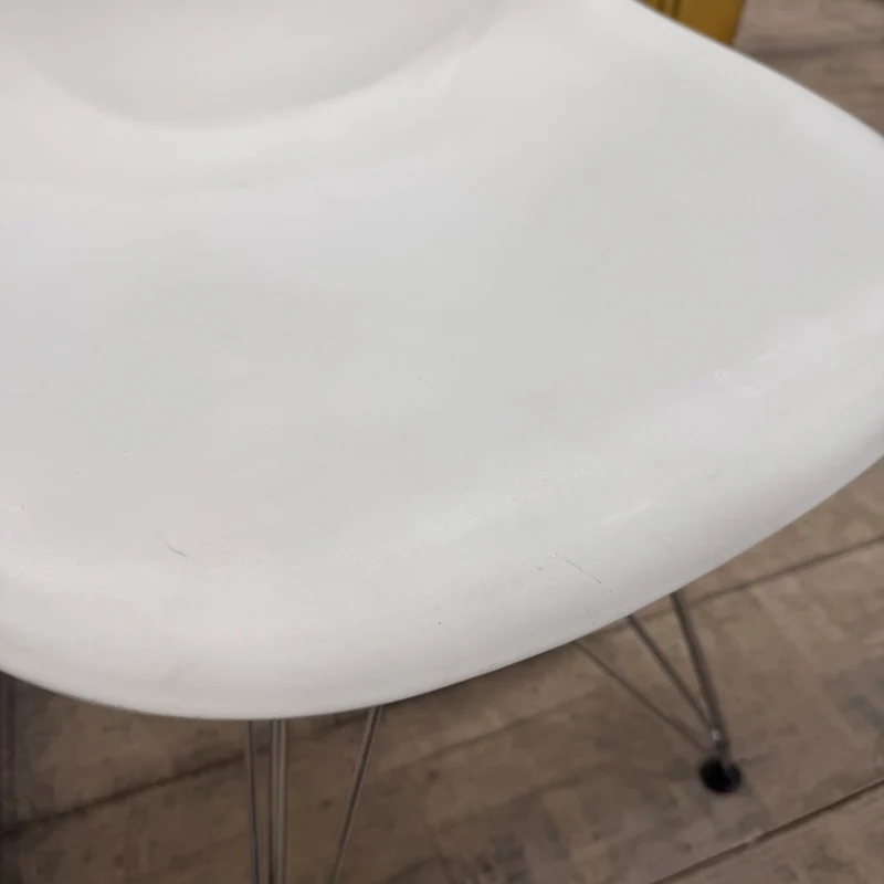 Schalenstuhl – Weiß Chrom Stuhl im Eames-Look gebraucht