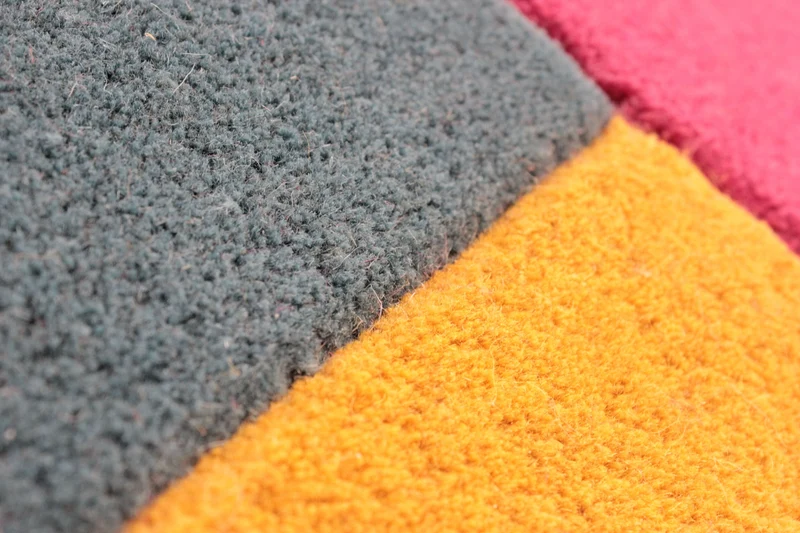 Wollteppich Cut-Out-Geometrie · 100 % Wolle · 10 mm Kurzflor