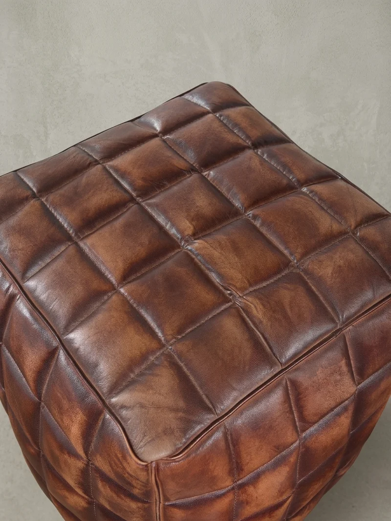 Sitzhocker – Echtleder, 41x39x39 cm, abgesteppte Quadrate, Used-Look