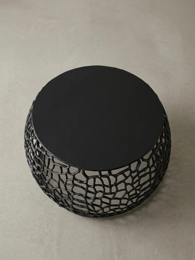 Couchtisch mit Aststruktur, lackiertes Aluminium, handgefertigt, Ablagefläche