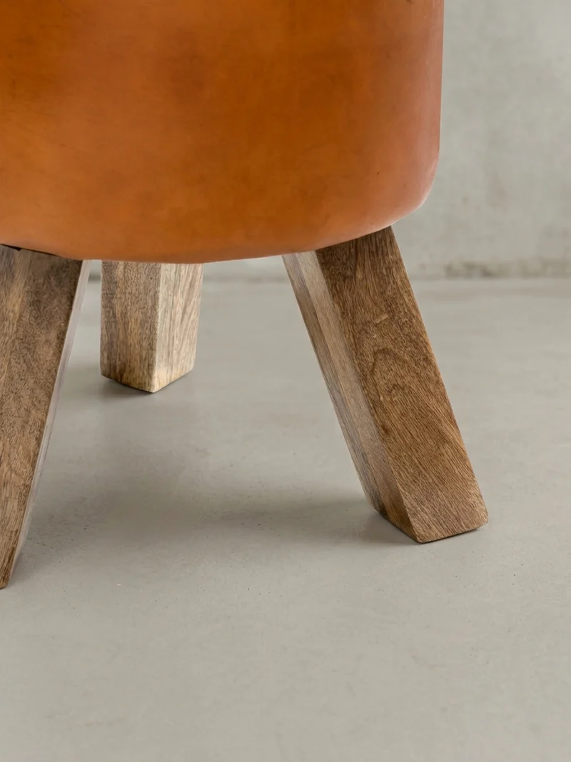Sitzhocker – Ziegenleder/Holz, 45 cm, Country-Stil