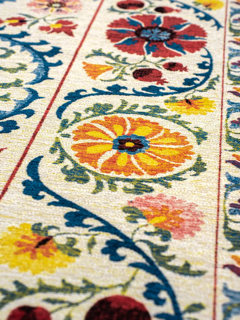 Antiquarian Suzani Origine Teppich