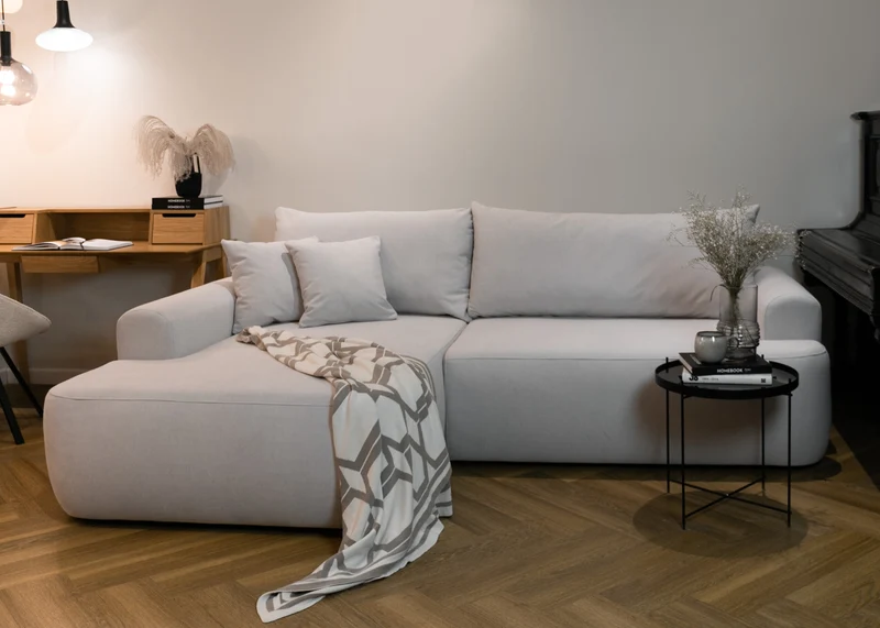 Ecksofa mit Schlaffunktion Ovo L-förmig, cremefarbener Samt mit Stauraum, leicht zu reinigender Stoff, linksseitig