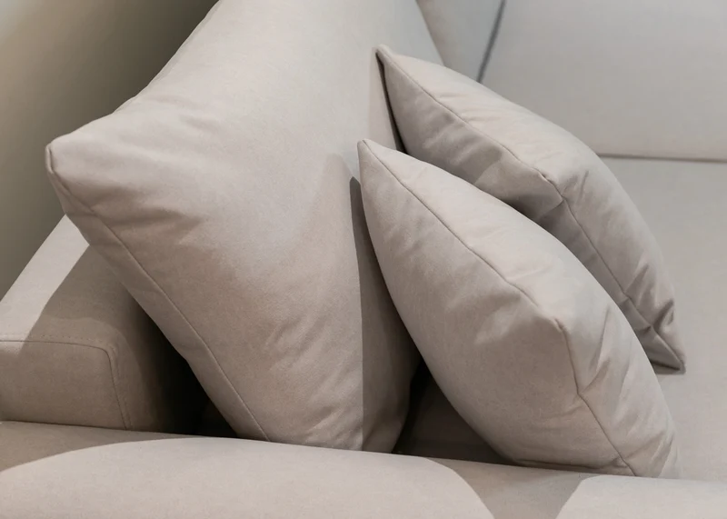 Ecksofa mit Schlaffunktion Ovo L-förmig, cremefarbener Samt mit Stauraum, leicht zu reinigender Stoff, linksseitig