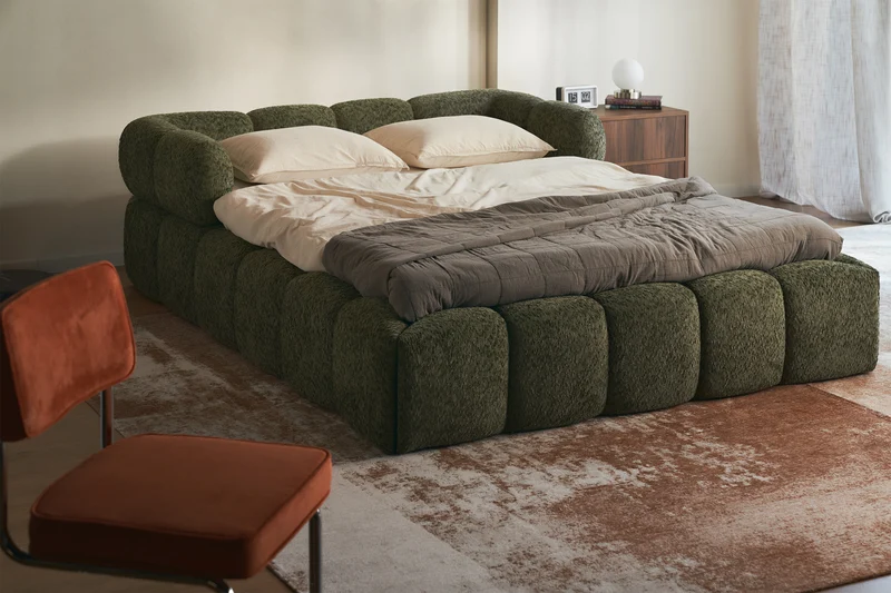 Upholstered bed 180x200 cm Stormi mit rollbarem Lattenrost, grüner Chenille