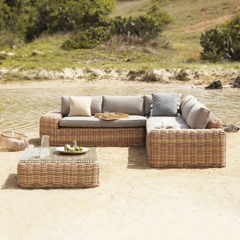Outdoor Ecklounge für 6 Personen – Beach Club Rattan Lounge Set inkl. Tisch & Hocker (natur/hellgrau)