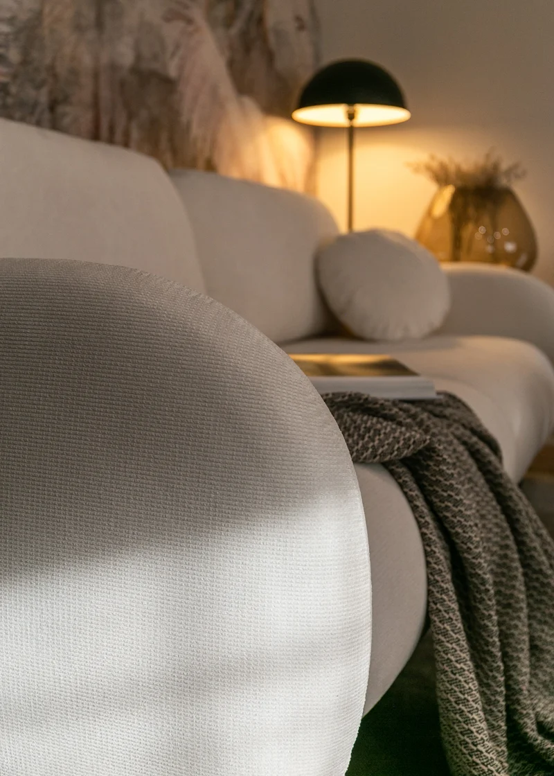 Ausklappbare Bafra Couch mit Schlaffunktion und Bettkasten, cremefarbener Cordstoff