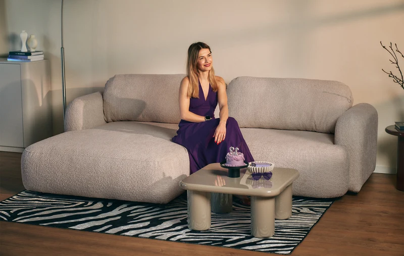 Ecksofa mit Schlafunktion Tvoya, L-förmig, linksseitig, grau-beiges Bouclé