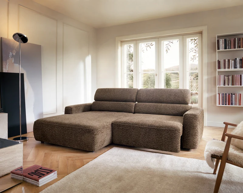 Ecksofa Fando mit elektrisch ausziehbarem Sitz, L-förmig, linksseitig, brauner Chenille-Bezug