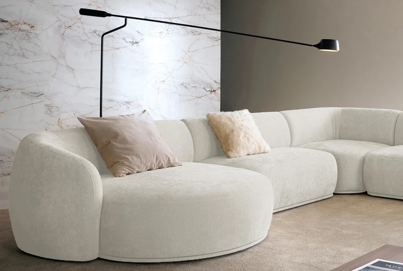 Modulares Ecksofa Bommo L-förmig mit linksseitigem Hocker, cremefarbener Chenillestoff