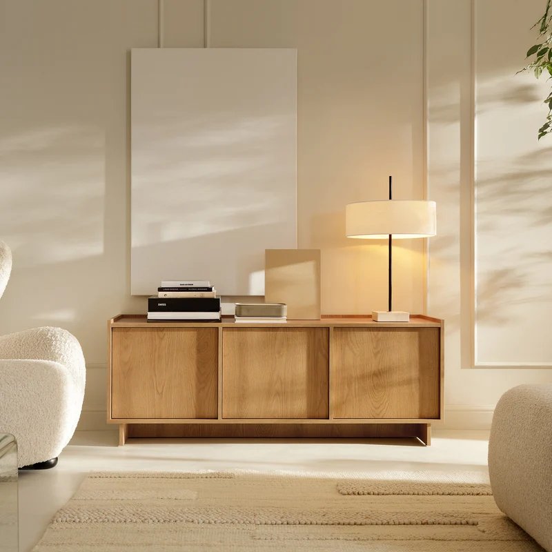 Drehtüriger TV-Schrank Yasumi 147 cm Karamelleiche