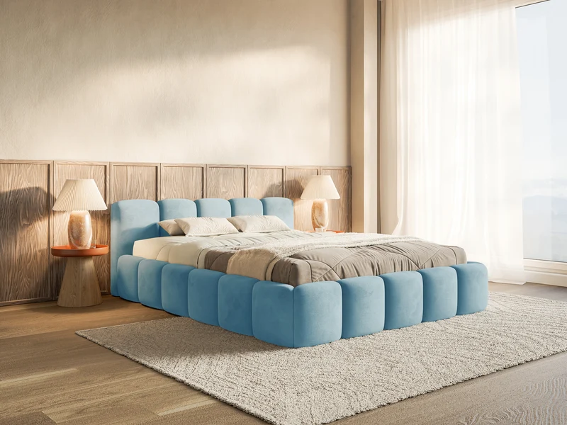 Gepolstertes Bett 120x200 cm Cloudy Low mit Stauraum, Metallrahmen, hellblauer Velours, wasserabweisend und pflegeleicht