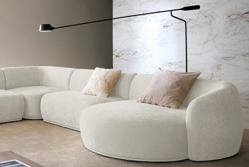 Modulares Ecksofa Bommo L-förmig mit Pouf, rechtsseitig, cremefarbenes Chenille
