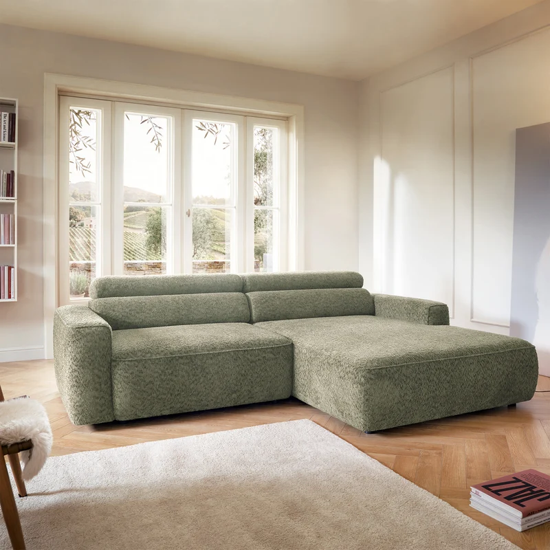 Ecksofa Fando mit elektrisch ausziehbarem Sitz, L-förmig, rechtsseitig, salbeigrüner Chenille-Stoff