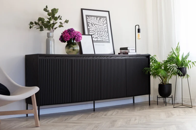 Niedriger vier­türiger Trend-Kommode 193 cm mit LED Schwarz