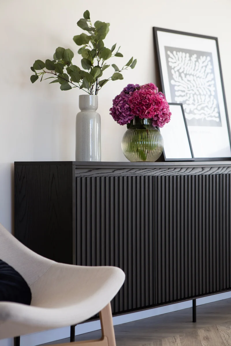 Niedriger vier­türiger Trend-Kommode 193 cm mit LED Schwarz