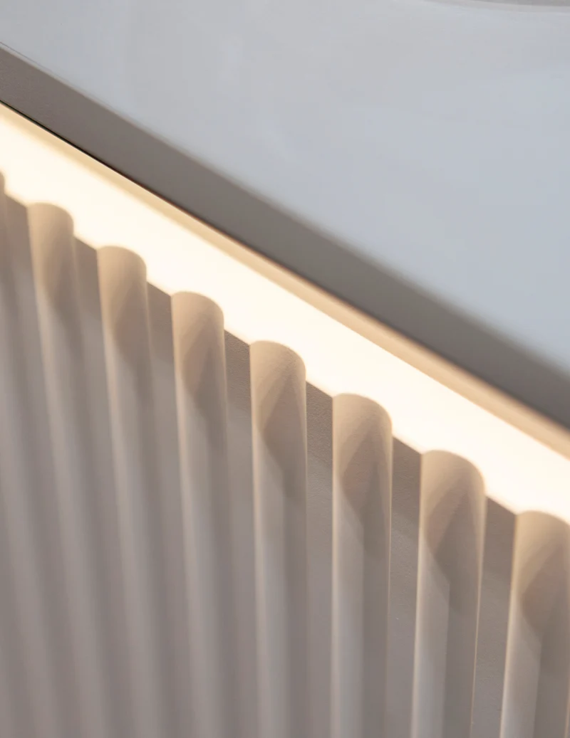 Vier­türige Kommode Trend, hoch 98 cm, mit LED, Weiß