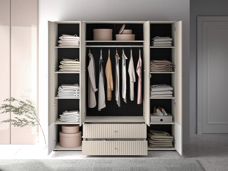 Vier­türiger Schrank Caletto 200 cm mit zwei Schubladen und Spiegel, dekorative Lamellen, beige