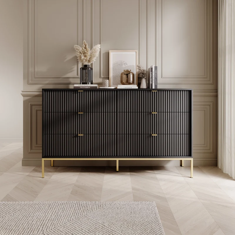 Sechsschubladige Kommode Vellore 154 cm schwarz mit gerillten Fronten und goldenem Gestell