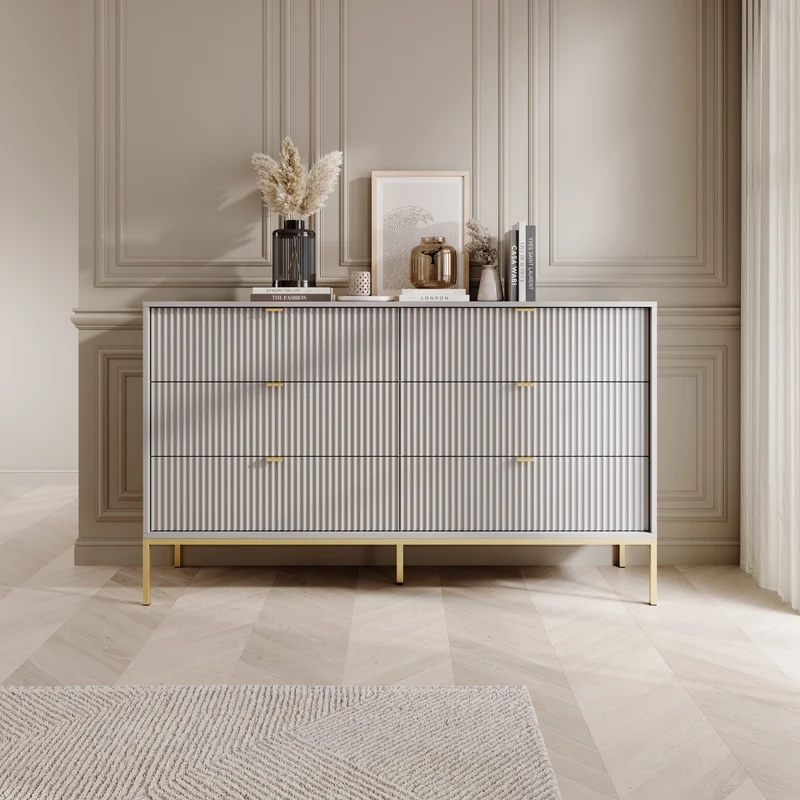 Sechsschubladige Kommode Vellore 154 cm grau mit gerillten Fronten und goldenem Gestell