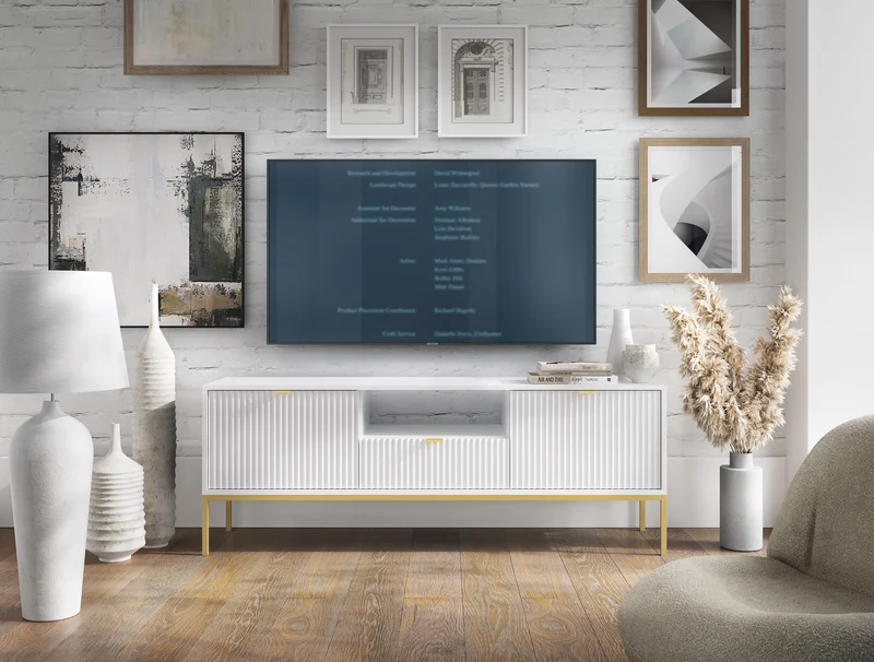 TV-Schrank Vellore 154 cm weiß mit gerillten Fronten und goldenem Gestell