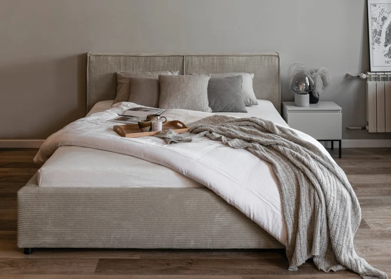 Polsterbett 140x200 cm Farese mit Stauraum und Gasdruckfeder, dunkelbeige Cord