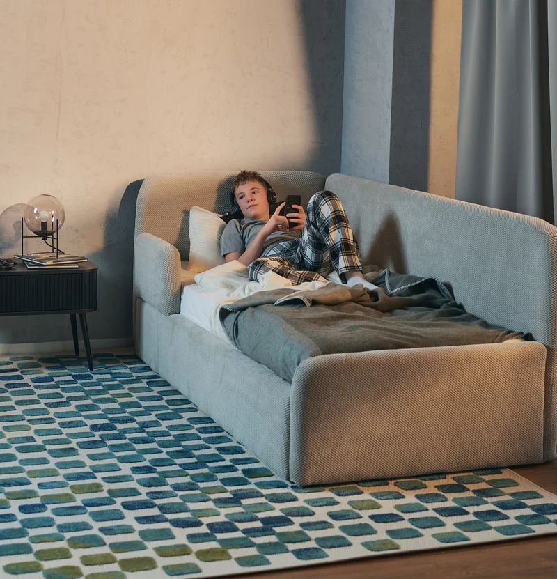 Jugendbett 90x200 cm Fanklo linksseitig mit Matratze und Stauraum, grau-beige Plüsch, wasserabweisend