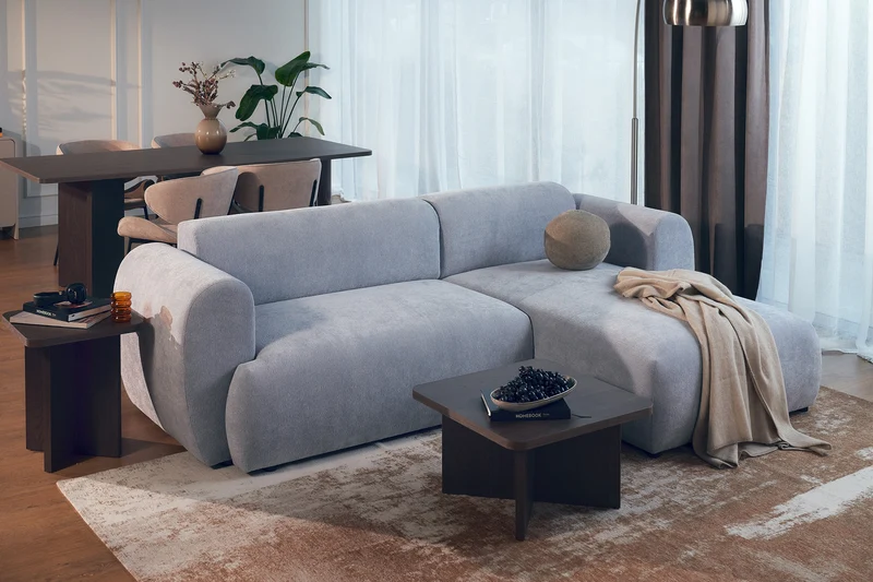 Ecksofa mit Schlaffunktion Emia, L-förmig, rechtsseitig, hellblauer Chenille-Stoff