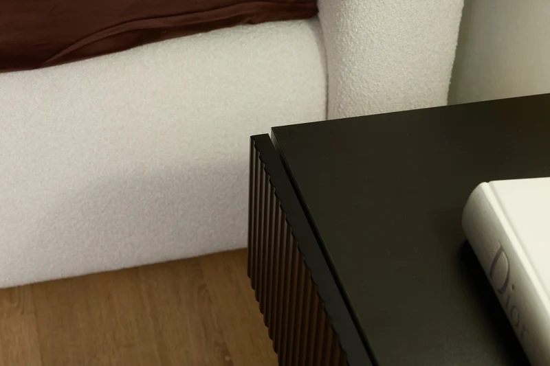 Nachttisch Veldio New mit gefräster Front und Schublade, 50 cm, schwarz