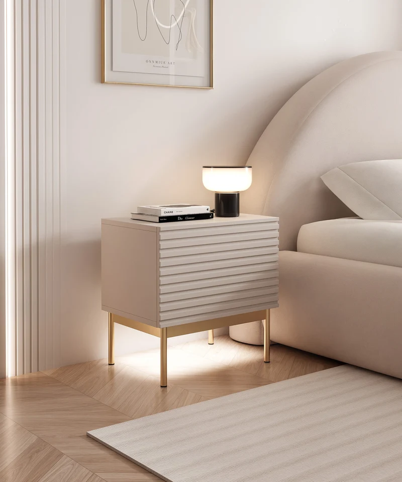 Nachttisch Linearis mit klappbarem Fach und LED-Beleuchtung, 46 cm, Kaschmir auf goldenen Beinen