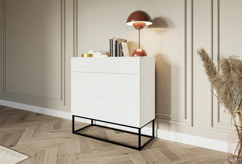 Kommode Veldio mit gefräster Front und drei Schubladen, 90 cm, Weiß mit schwarzen Beinen