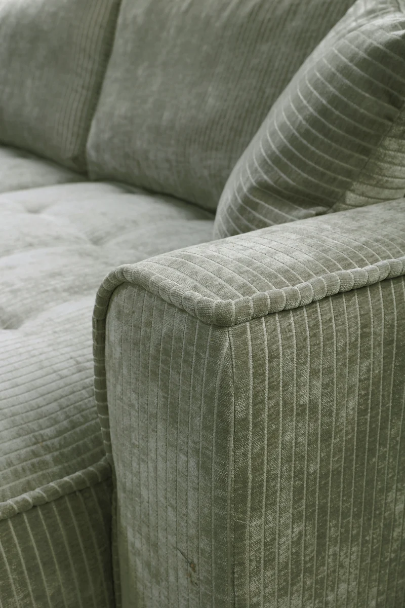 Ecksofa mit Schlafunktion Blues, L-förmig, rechtsseitig, mit Stauraum, Salbeigrüner Cordstoff