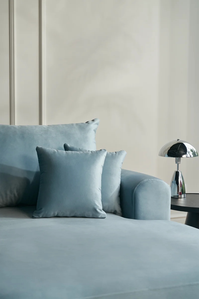 Ovo Ecksofa mit Schlaffunktion, L-Form, rechtsseitig, mit Stauraum, hellblauer hydrophober Samt