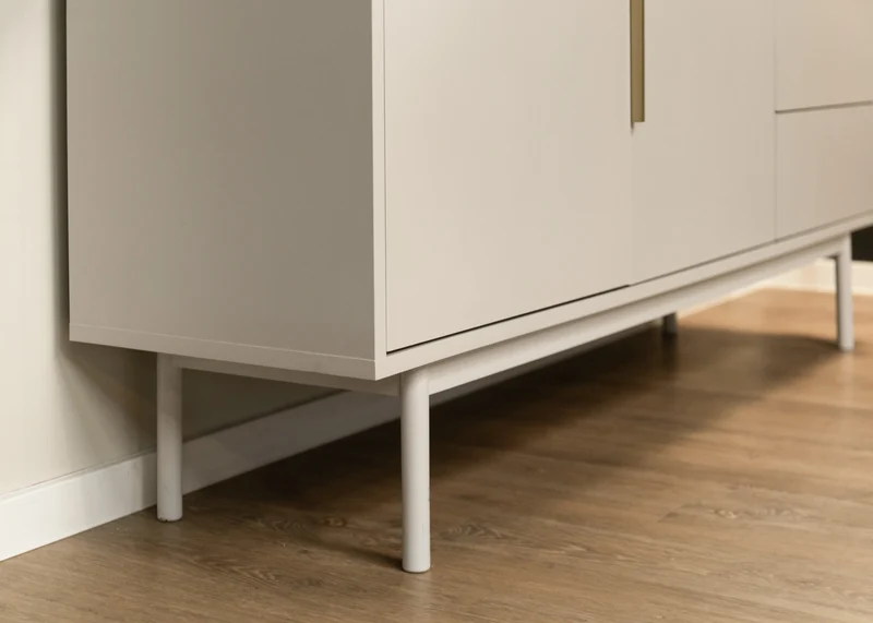 Viviaro Kommode mit zwei Türen und drei Schubladen, 154 cm, Kaschmir