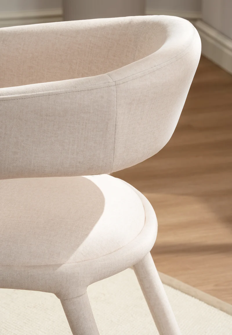 Polsterstuhl für das Esszimmer Sonsify aus leicht zu reinigendem Stoff, cremefarbener Samt