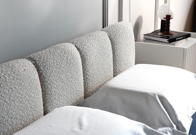 Polsterbett 160x200 cm Cloudy Low mit Stauraum, hellbeige Bouclé, Metallrahmen