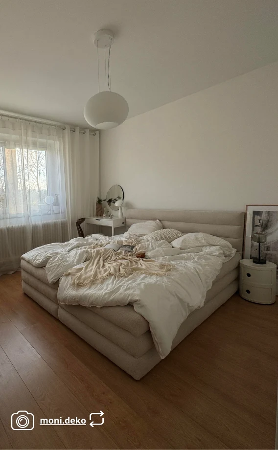 Kontinentales Bett 140x200 cm Alegre mit Topper und zwei Aufbewahrungsboxen, hellbeiger hydrophober Chenillestoff