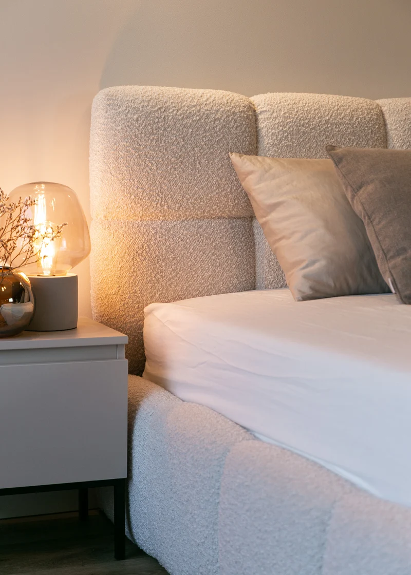 Polsterbett 160x200 cm Cloudy in hellbeigem Bouclé