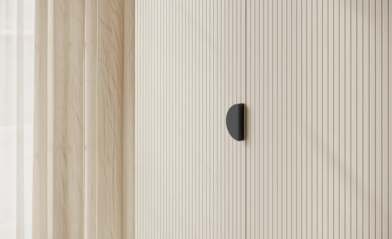 Drehtürenschrank Moonir mit langem Kleiderstange, sieben Regalen und Schubladencontainer, 150 cm, Grau-Beige