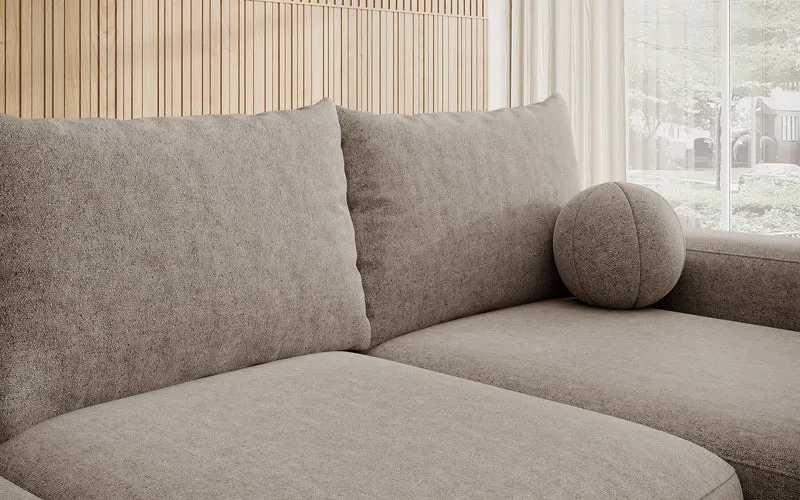 Ecksofa mit Schlaffunktion Carnos, L-förmig, mit Ball, einzelne Kissen, hellbrauner hydrophober Chenille, rechtsseitig