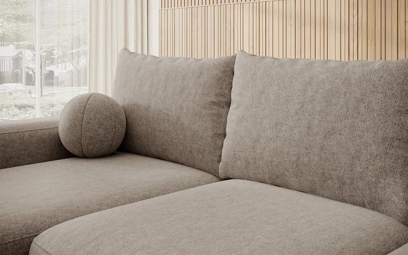 Ecksofa mit Schlaffunktion Carnos, L-förmig, mit Ball, einzelne Kissen, hellbrauner hydrophober Chenille, linksseitig