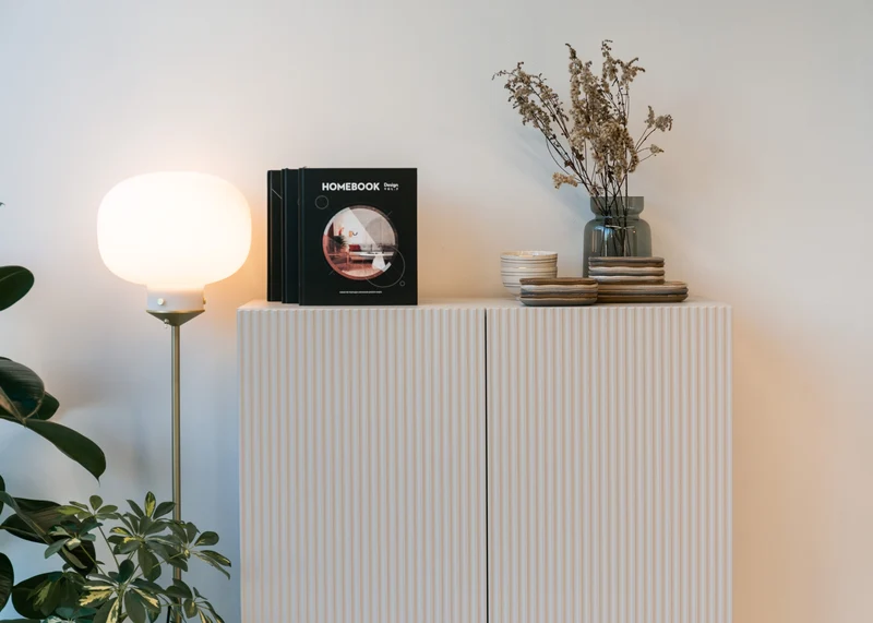 Zweiturige Kommode Veldio mit gefräster Front 90 cm Grau-Beige mit goldenen Beinen