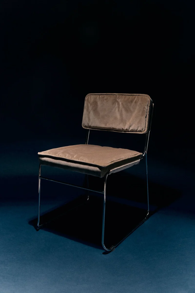 Endless dining chair: velvet, dirty chai