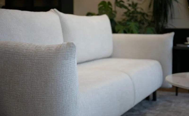 Dreisitziges ausklappbares Sofa Candeiro mit Stauraum, cremefarbenes Chenille