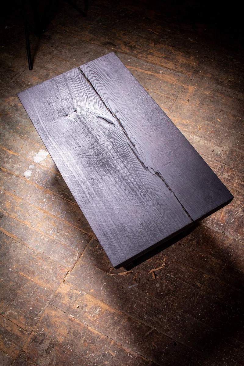 NR. 101 - Couchtisch aus geköhlter Eiche