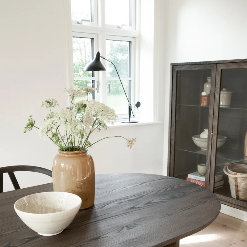 Welve - Vitrine 150cm | Metallgestell Schwarz - Esche Massiv UP